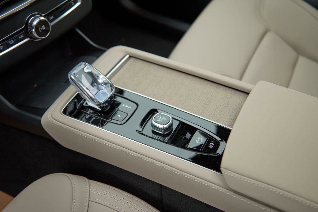 New 2026 Volvo XC90 B5 Plus w/ Protection Package image 15