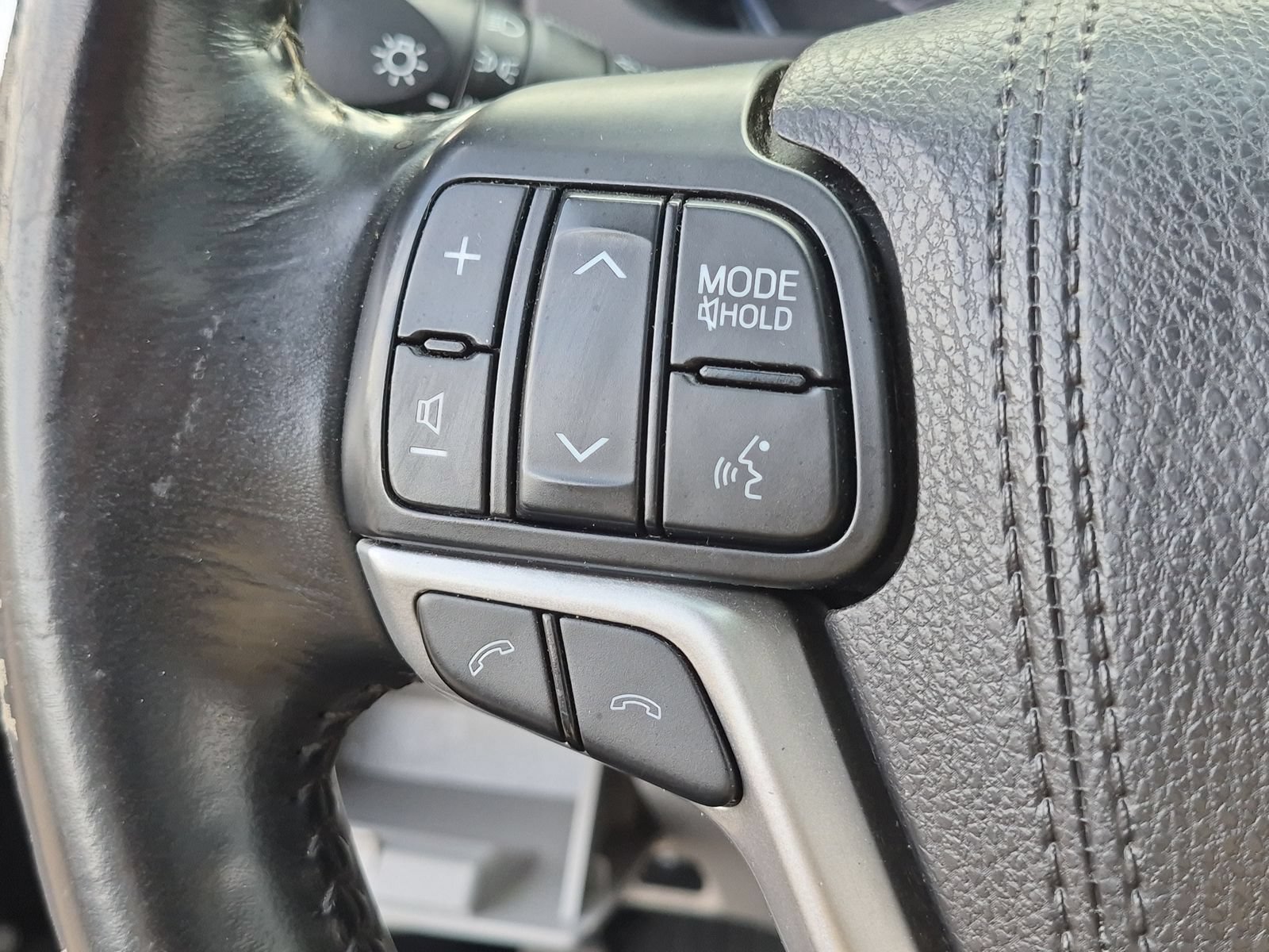 Used 2017 Toyota Highlander XLE AWD/4WD image 21