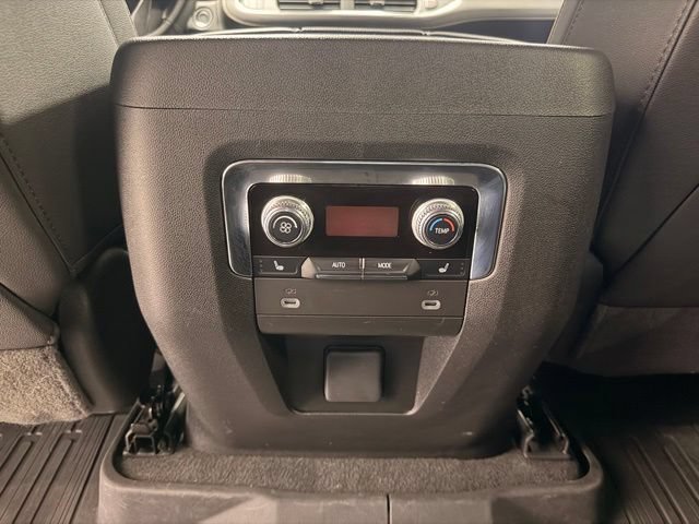 Used 2024 GMC Yukon SLT w/ SLT Luxury Package AWD/4WD image 25