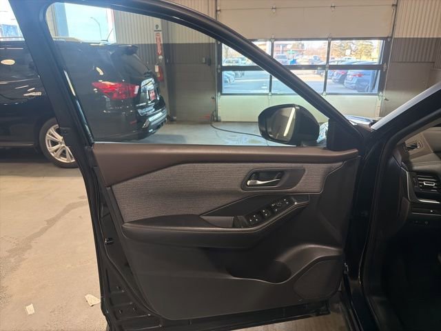 Certified 2023 Nissan Rogue SV image 18