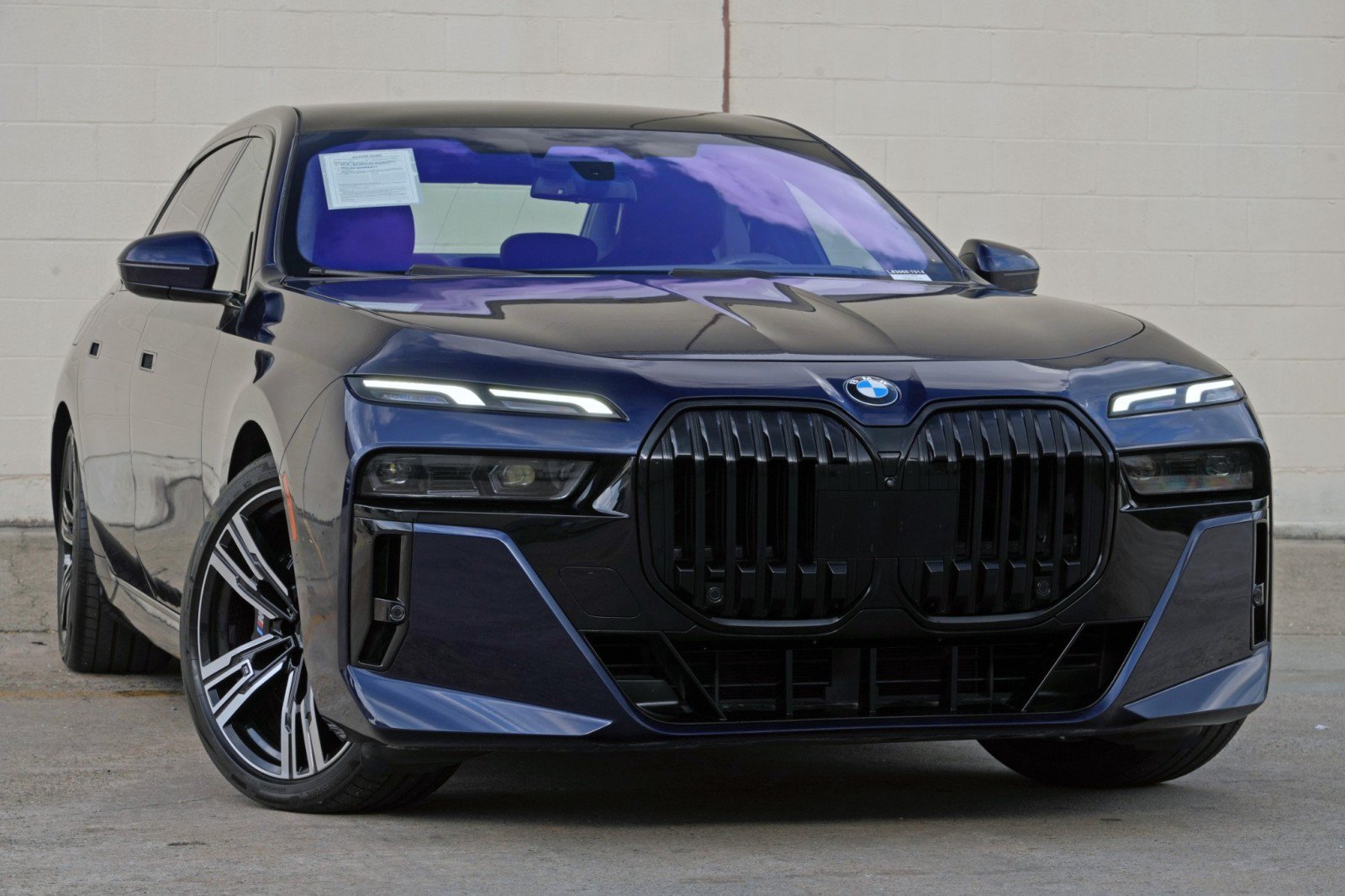 Used 2023 BMW 760i xDrive AWD/4WD image 4