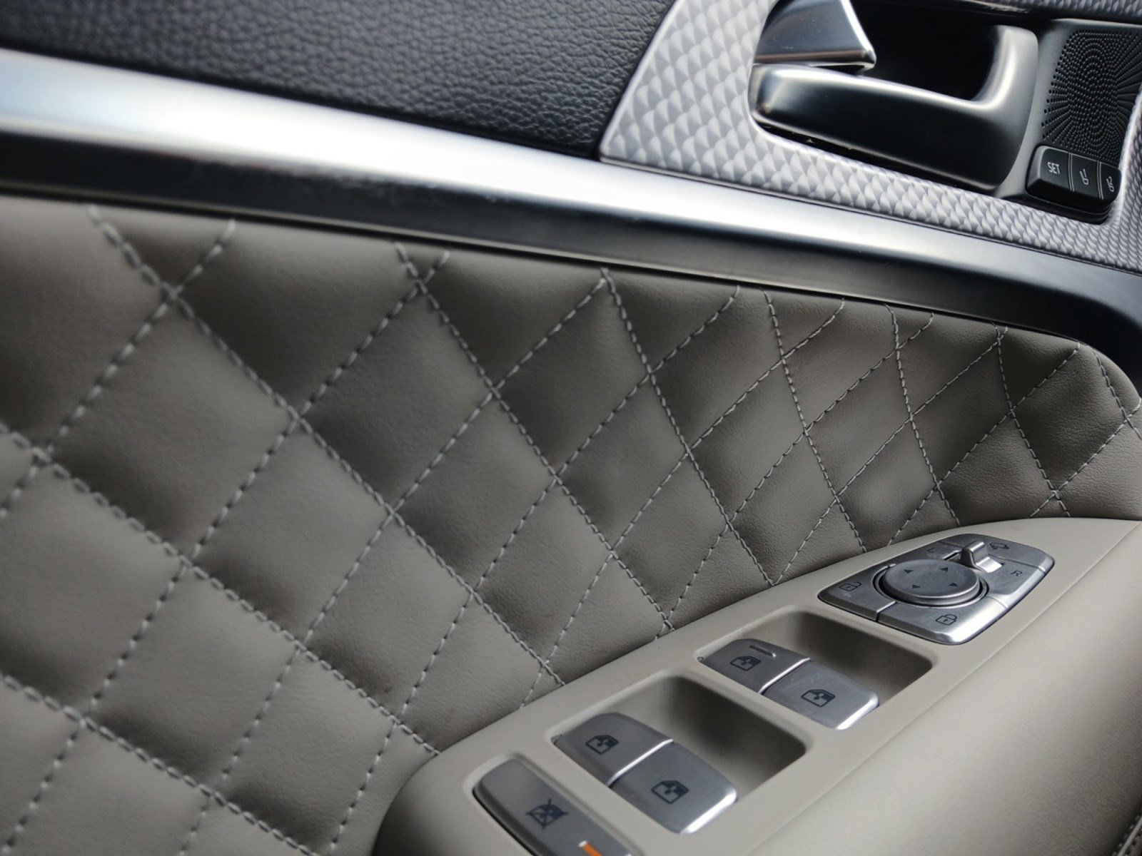 Used 2023 Genesis G70 3.3T w/ Sport Prestige Package image 19