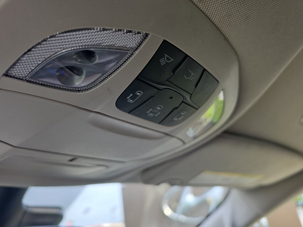 Used 2023 Chrysler Pacifica Touring-L FWD image 28
