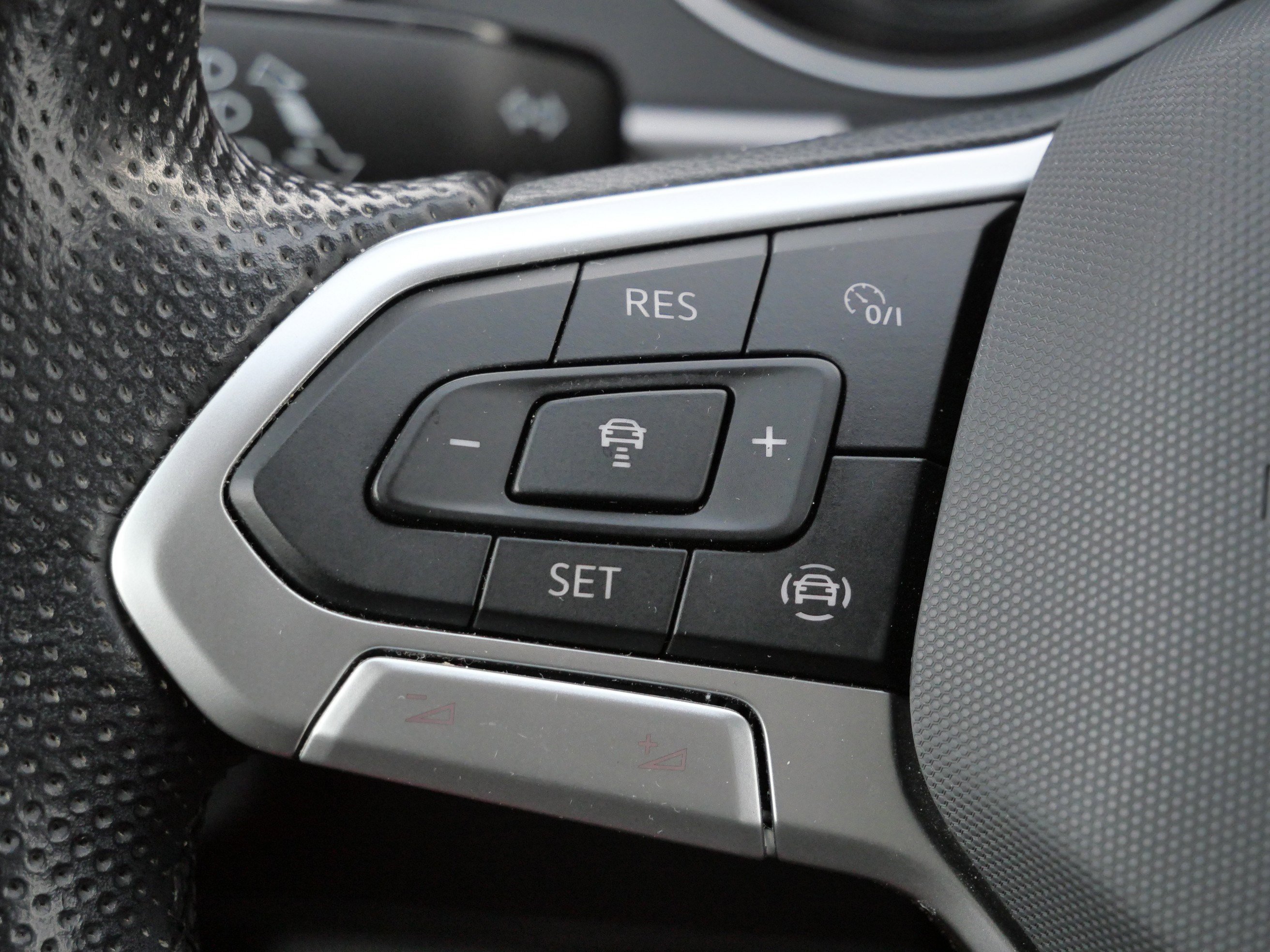 Certified 2021 Volkswagen Atlas SE image 32