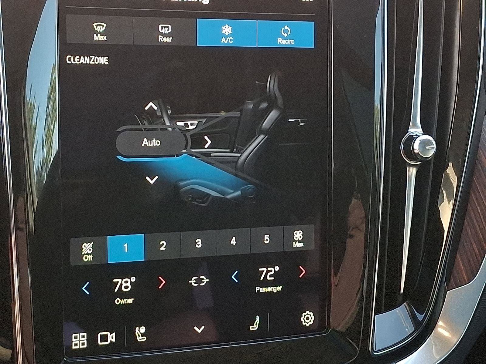 Used 2025 Volvo V60 B5 Cross Country Plus image 16