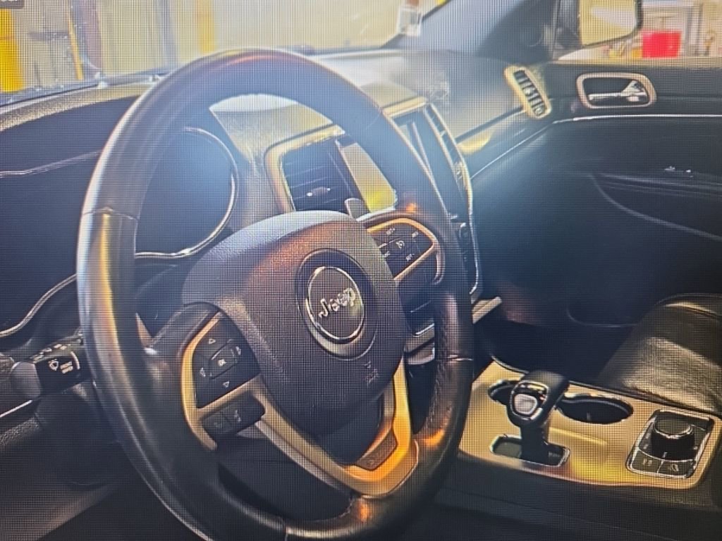 Used 2015 Jeep Grand Cherokee Limited w/ Luxury Group II image 7