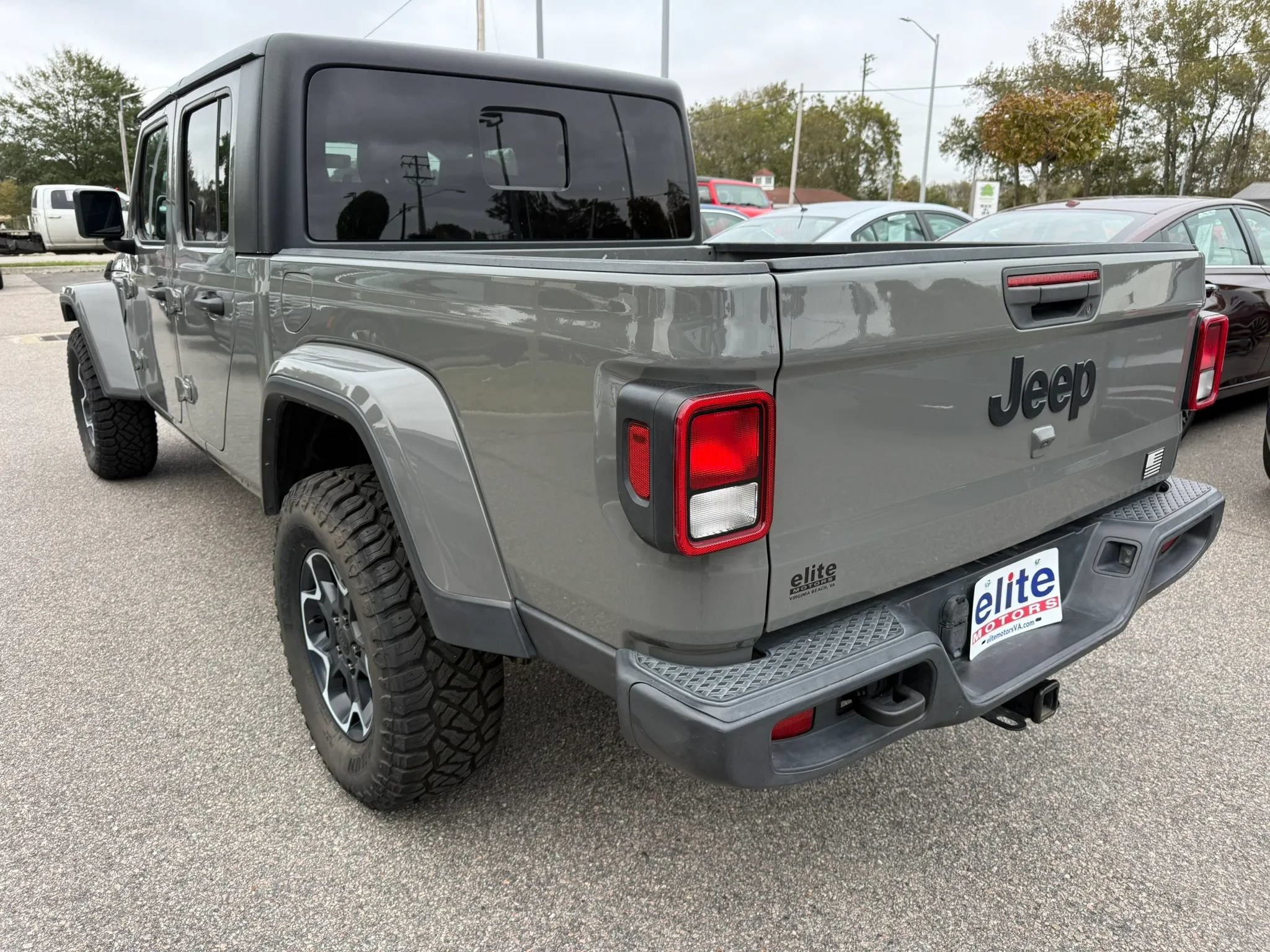Used 2023 Jeep Gladiator Sport AWD/4WD image 5