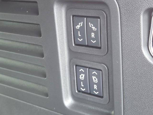 New 2027 Chevrolet Traverse RS w/ LPO, Floor Liner Package AWD/4WD image 21