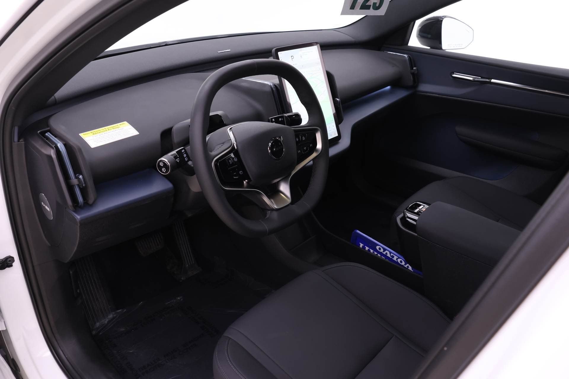 Certified 2025 Volvo EX30 Plus image 6