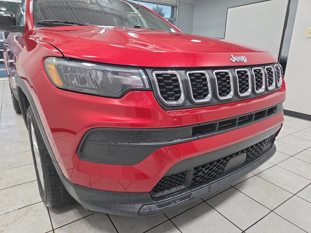 Used 2024 Jeep Compass Sport AWD/4WD image 17