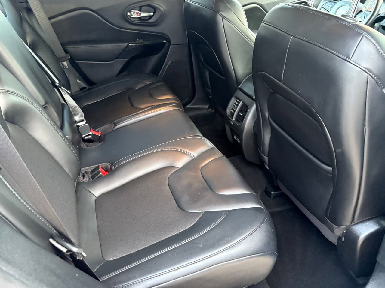 Used 2021 Jeep Cherokee Latitude Plus image 33