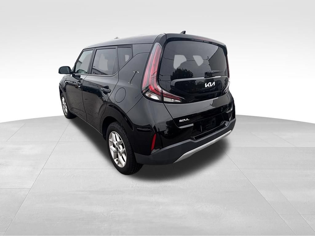 Used 2023 Kia Soul S FWD image 5