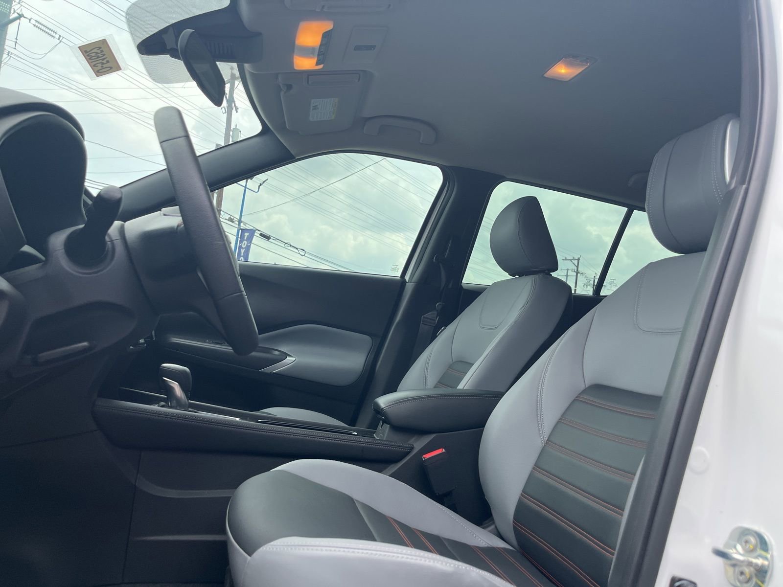 Used 2024 Nissan Kicks SR w/ SR Premium Package FWD image 7