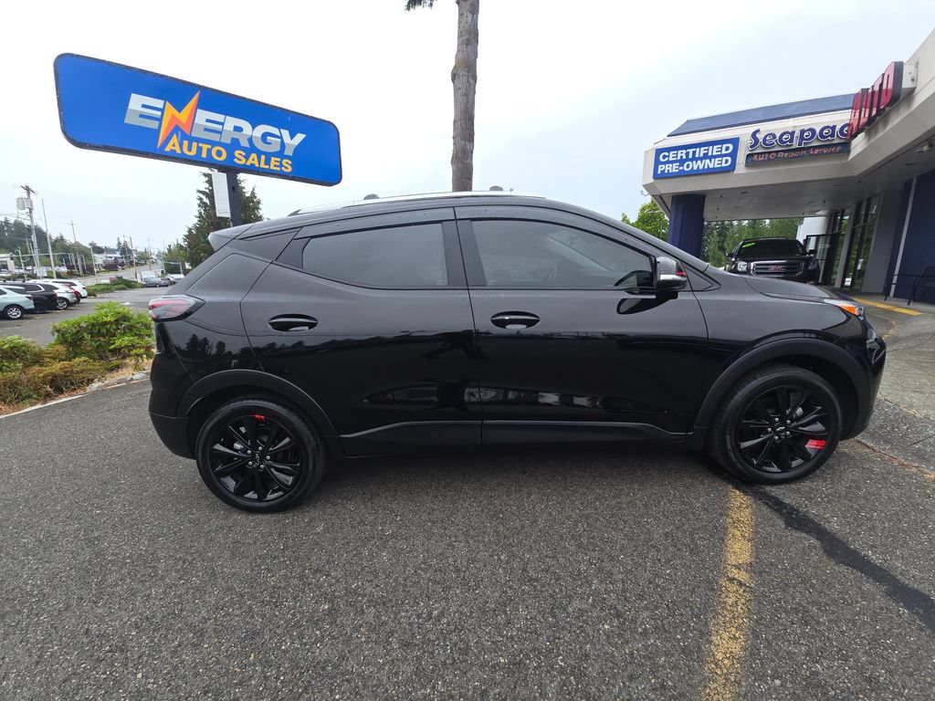 Used 2023 Chevrolet Bolt EUV LT w/ Redline Edition FWD image 8
