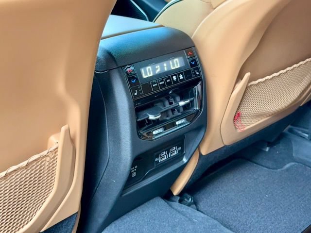Used 2023 Jeep Grand Cherokee L Summit w/ Luxury Tech Group V AWD/4WD image 12