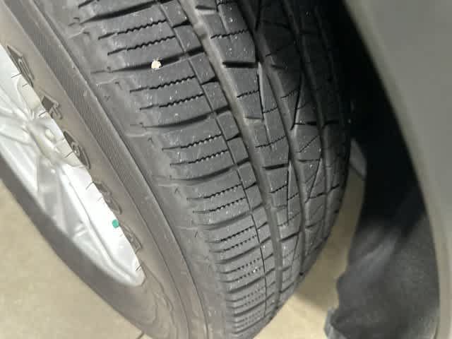 Used 2021 Ford Explorer XLT w/ Equipment Group 202A AWD/4WD image 29