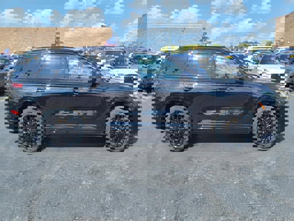 New 2023 Lincoln Corsair Reserve w/ Equipment Group 202A image 30