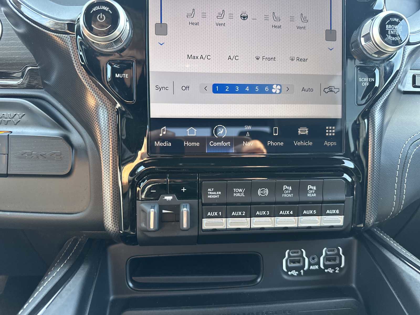 Used 2022 RAM 2500 Limited w/ Towing Technology Group image 21