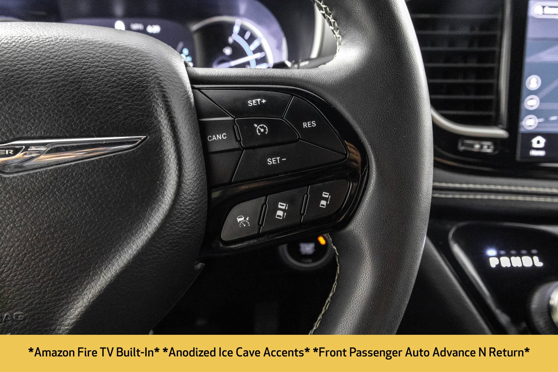 Used 2022 Chrysler Pacifica Touring-L w/ Uconnect Theater Family Group FWD image 31