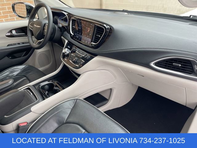 Used 2023 Chrysler Pacifica Limited image 29