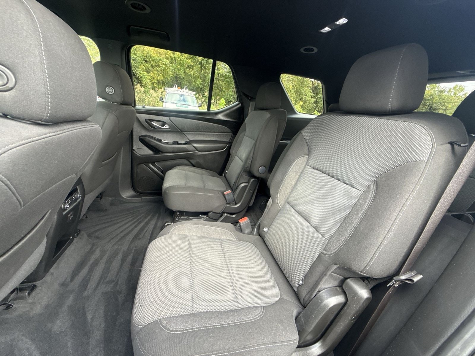 Used 2023 Chevrolet Traverse LT FWD image 25