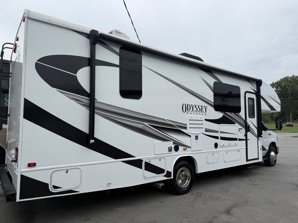 Used 2023 Ford E-450 and Econoline 450 Super Duty w/ Motorhome Prep Package RWD image 30
