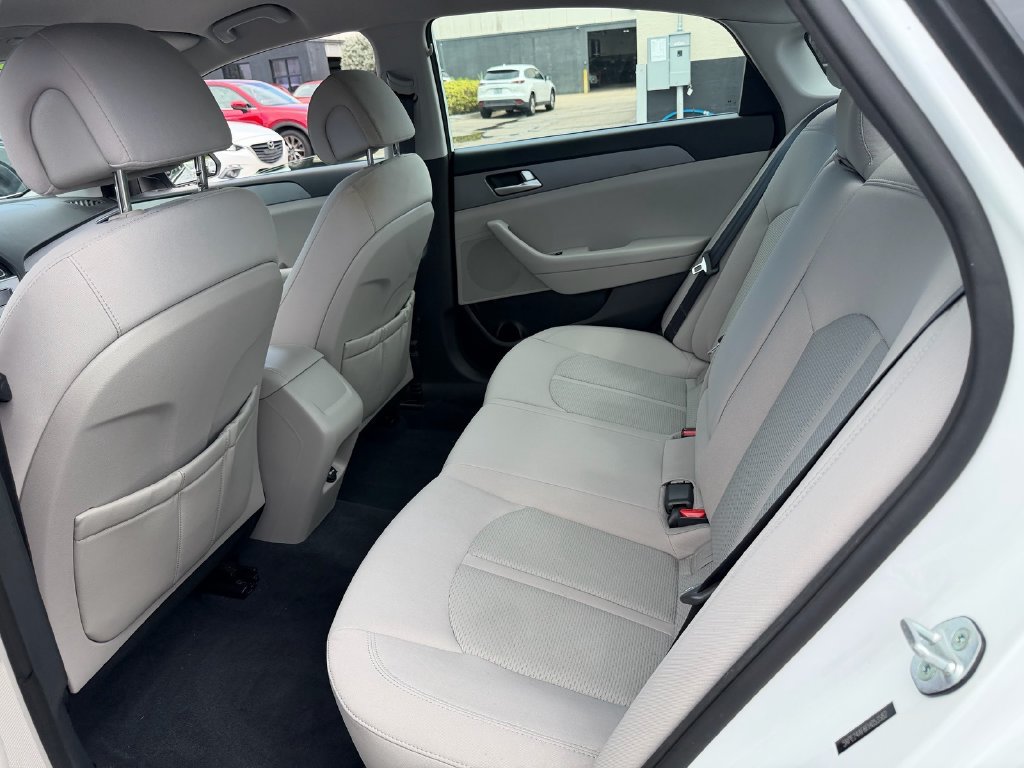 Used 2015 Hyundai Sonata SE FWD image 12