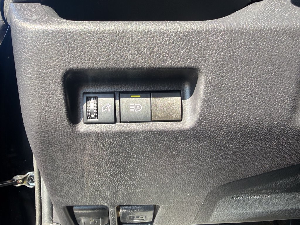 Used 2021 Toyota RAV4 XLE AWD/4WD image 25