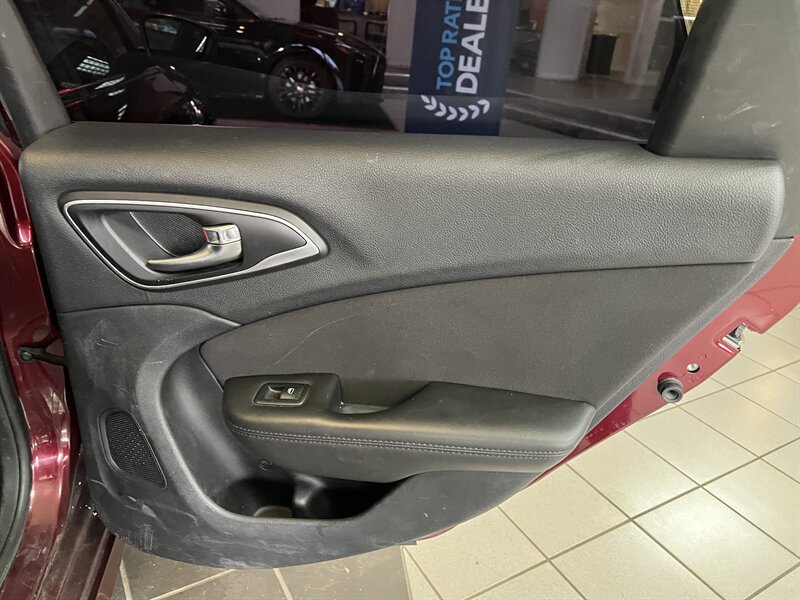 Used 2015 Chrysler 200 Limited w/ Convenience Group FWD image 17