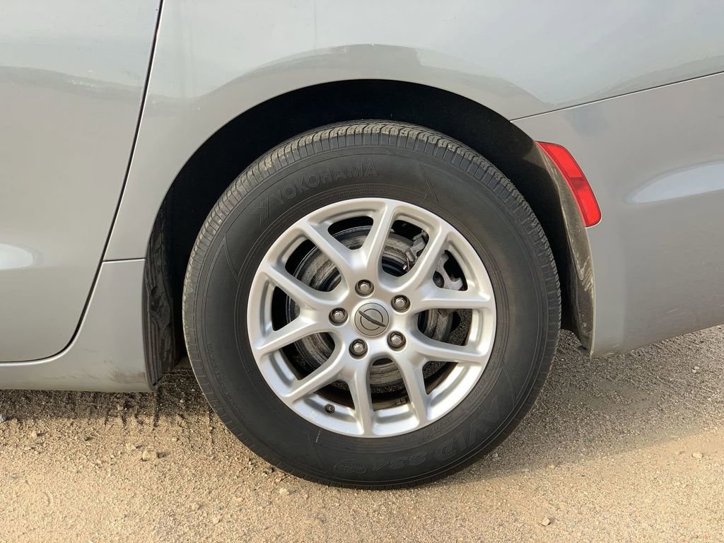 Used 2022 Chrysler Pacifica Touring-L image 31