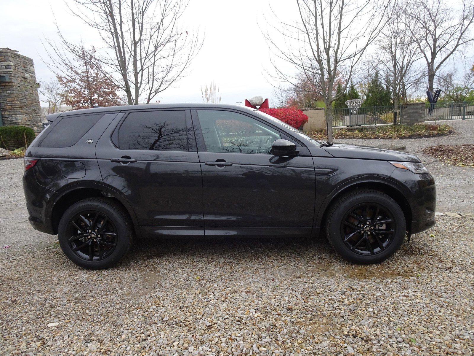 New 2025 Land Rover Discovery Sport S image 7