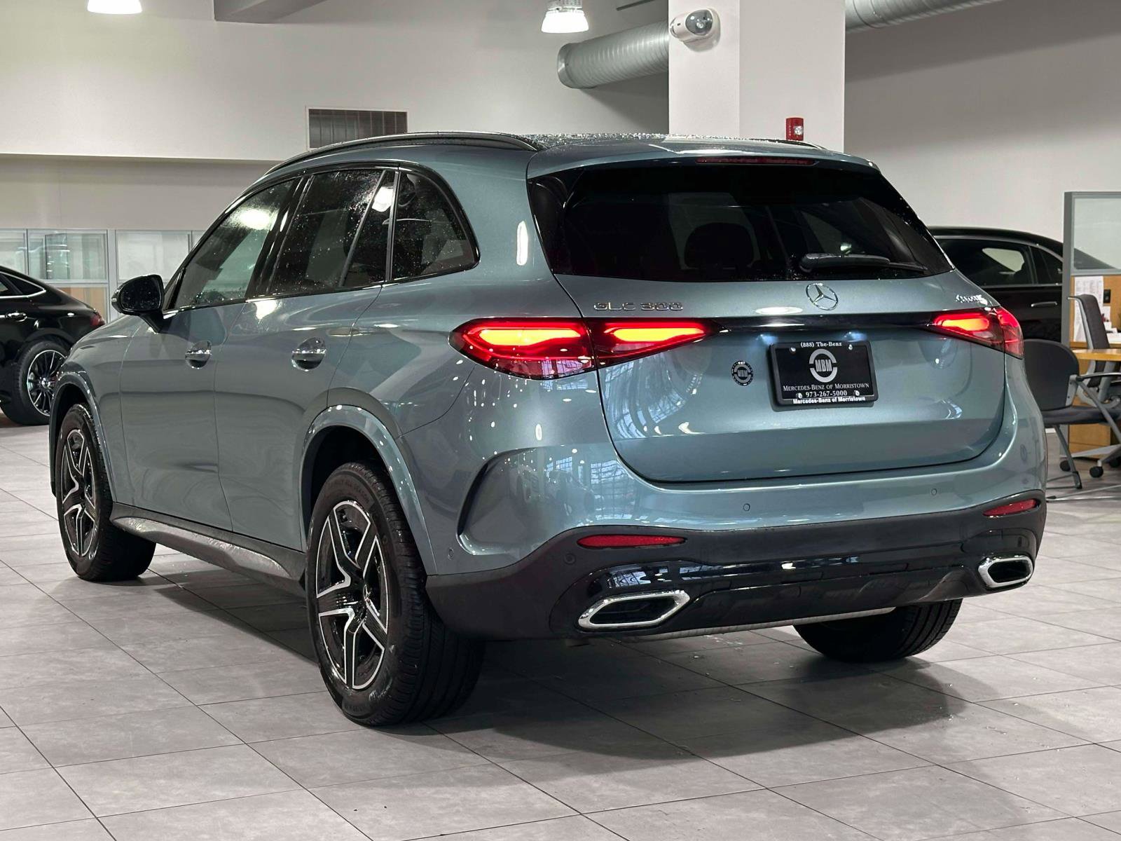 Used 2025 Mercedes-Benz GLC 300 4MATIC image 4
