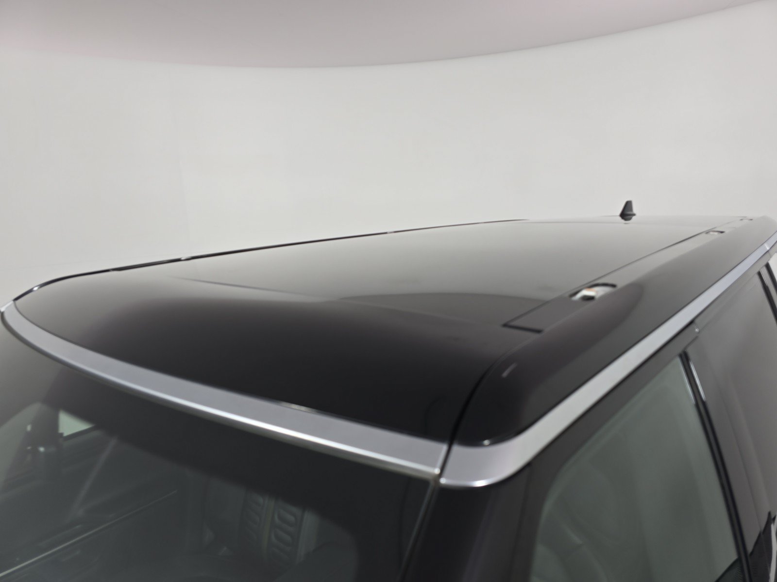 Used 2023 Rivian R1S Adventure AWD/4WD image 13