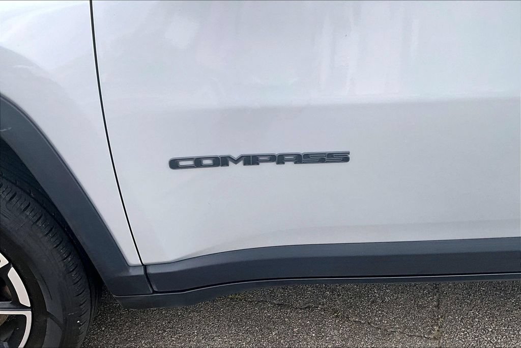 Used 2025 Jeep Compass Trailhawk AWD/4WD image 14