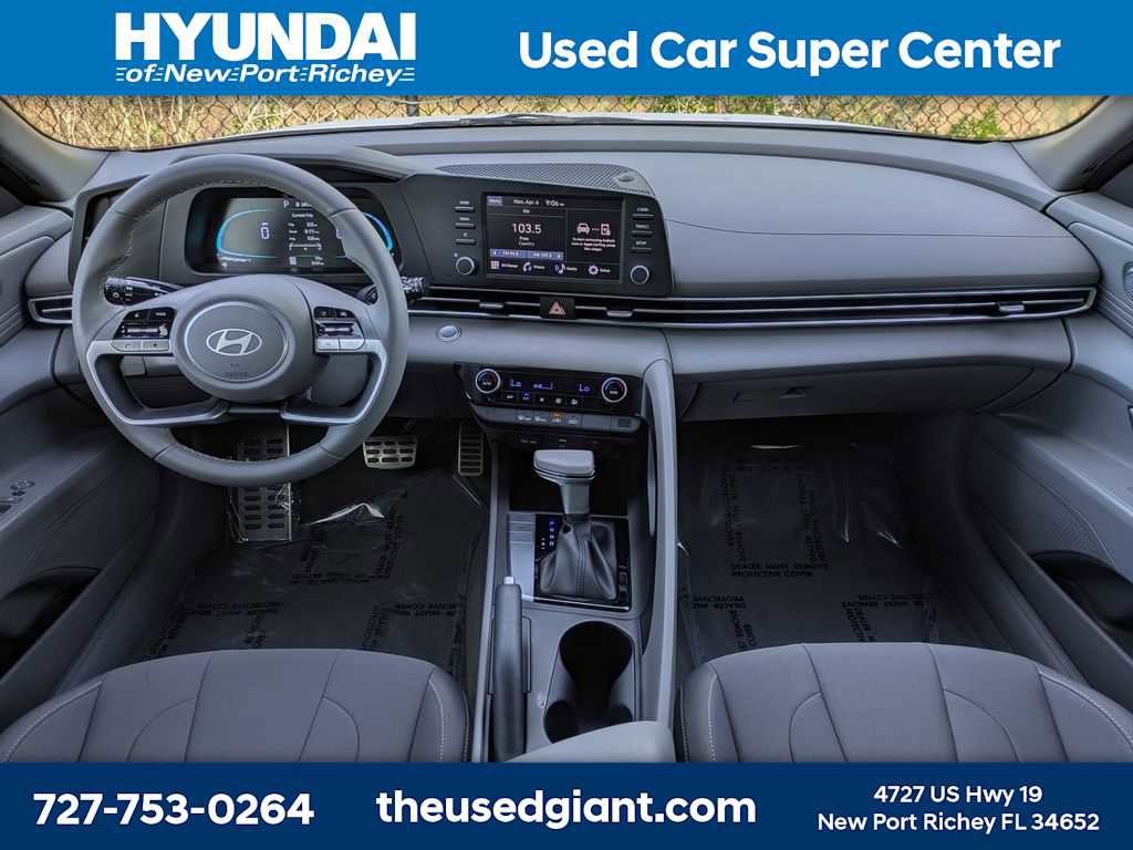 Used 2025 Hyundai Elantra Sport image 15