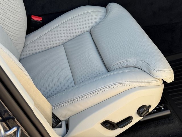 New 2026 Volvo XC60 T8 Ultra w/ Protection Package Premier image 12