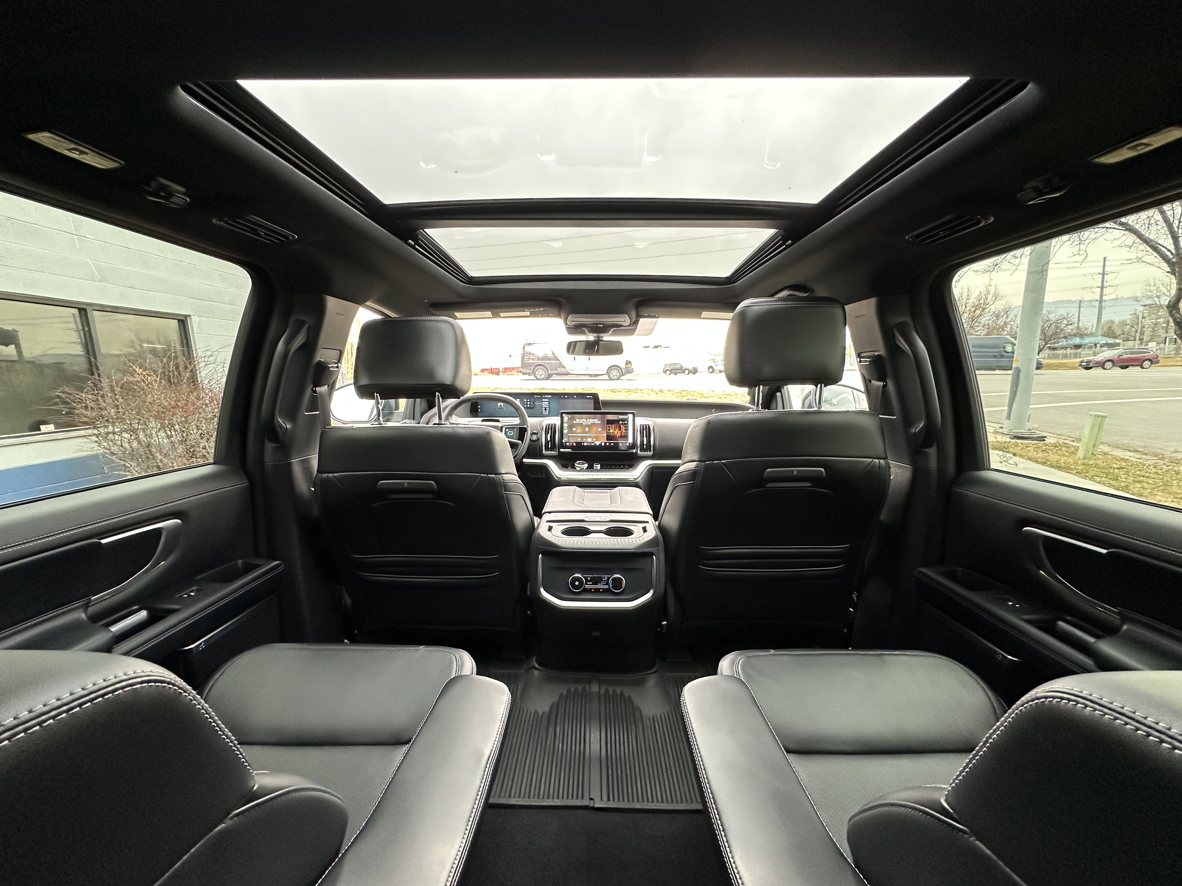 Used 2025 Ford Expedition Platinum w/ Stealth Appearance Package AWD/4WD image 38