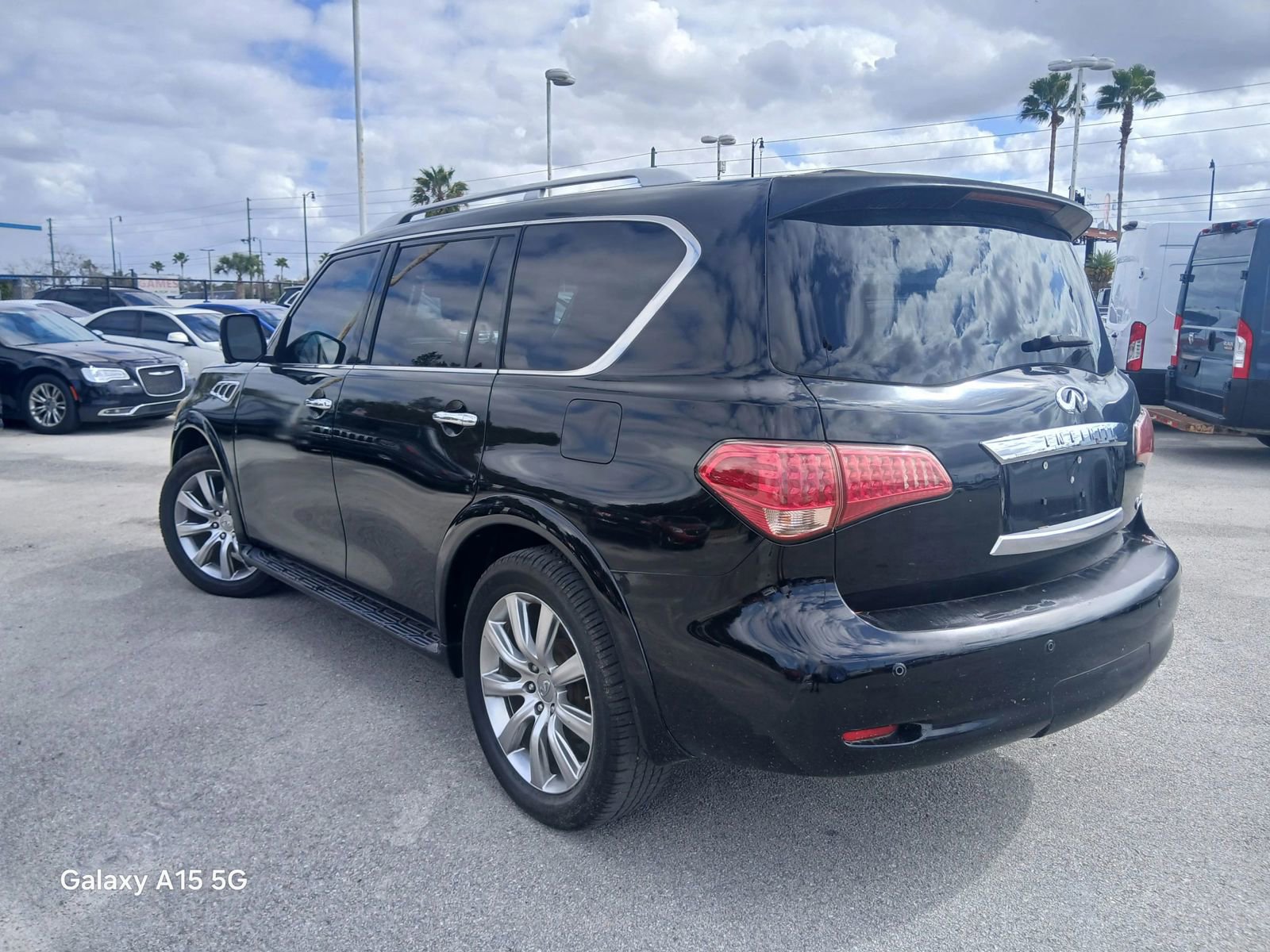 Used 2014 INFINITI QX80 4WD w/ Deluxe Touring Package image 6