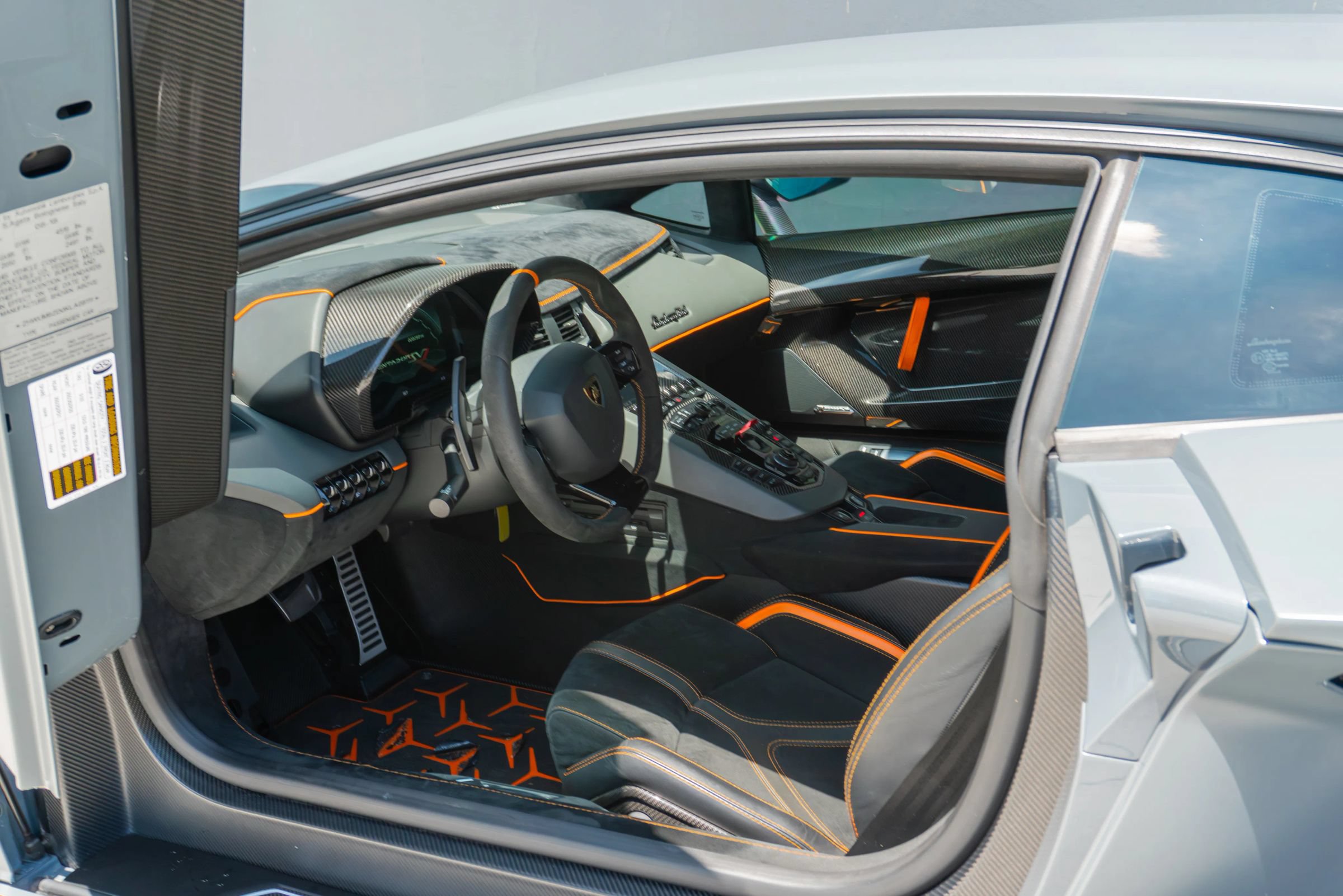Used 2019 Lamborghini Aventador SVJ AWD/4WD image 54