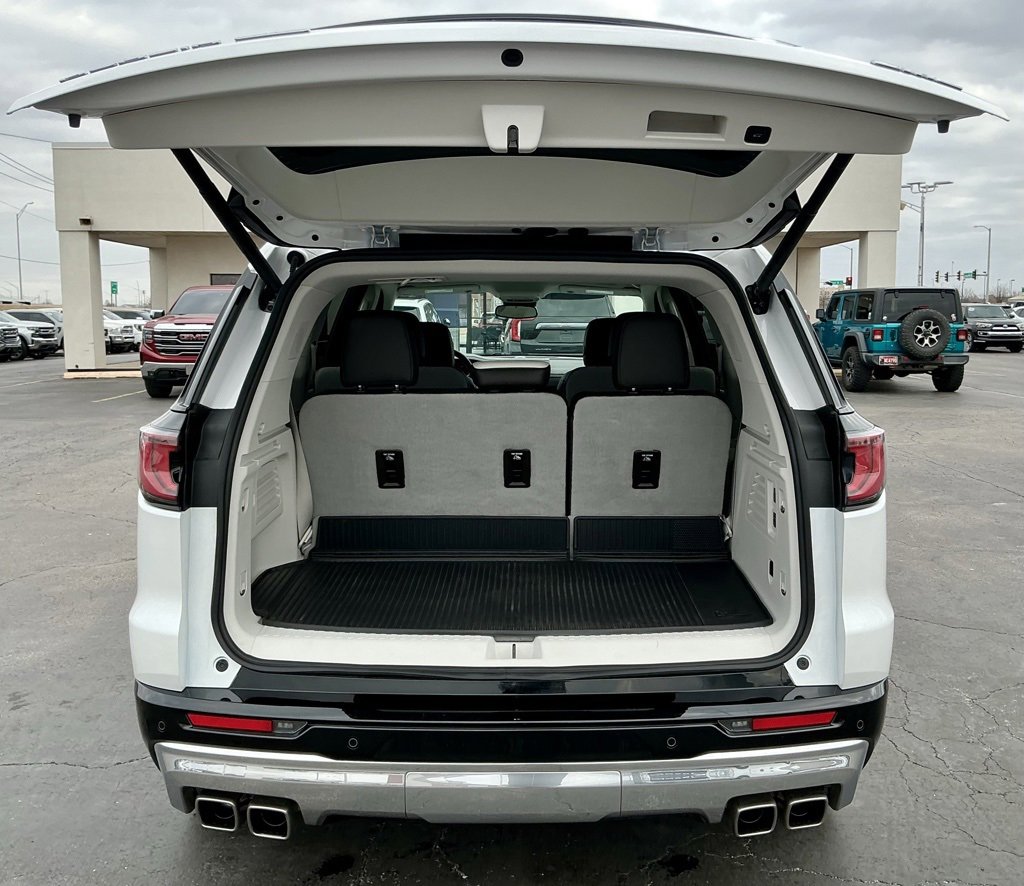 Used 2024 GMC Acadia Denali image 17