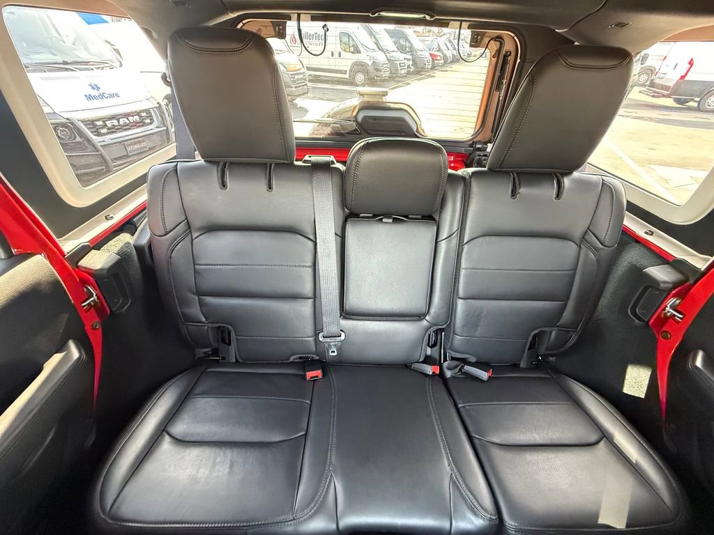 Used 2022 Jeep Wrangler Unlimited Sahara image 18