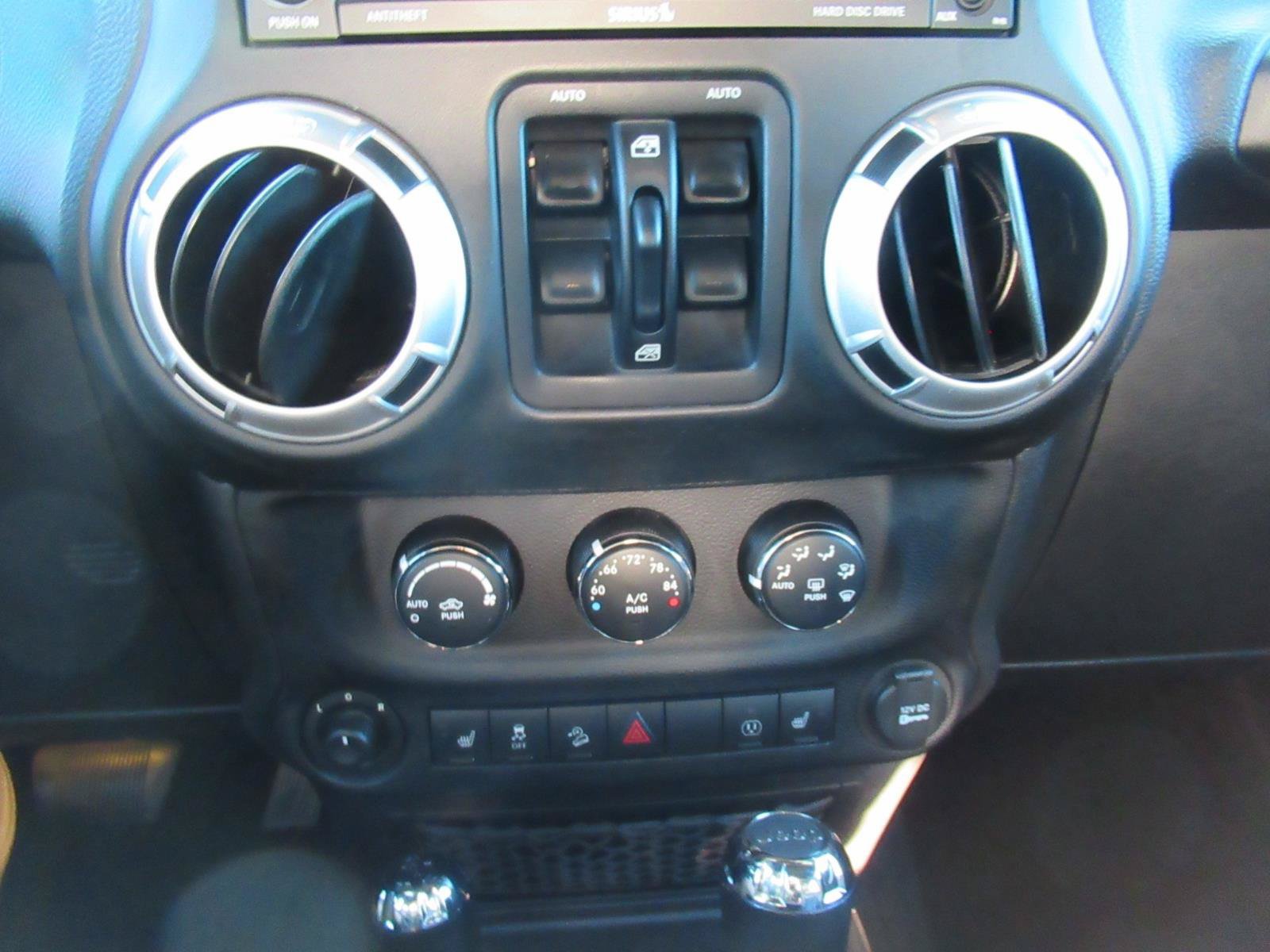 Used 2013 Jeep Wrangler Unlimited Sahara w/ Connectivity Group AWD/4WD image 27