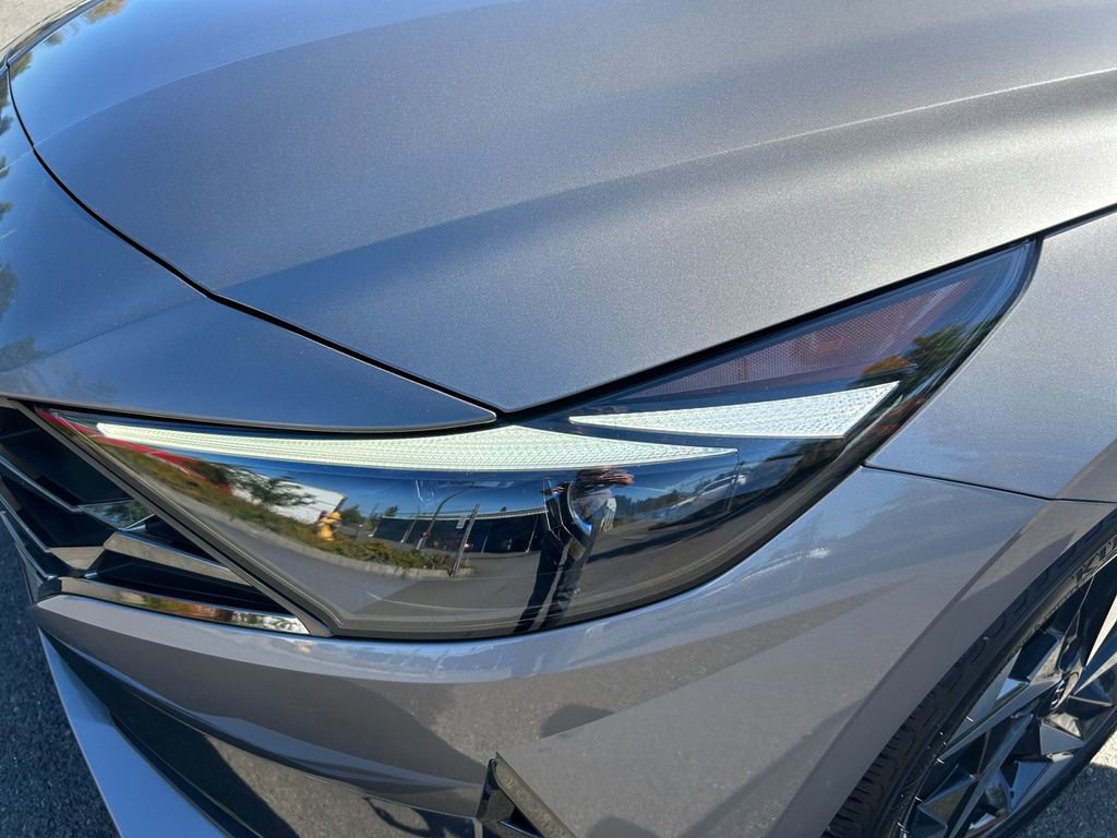 Used 2023 Hyundai Elantra Limited image 36