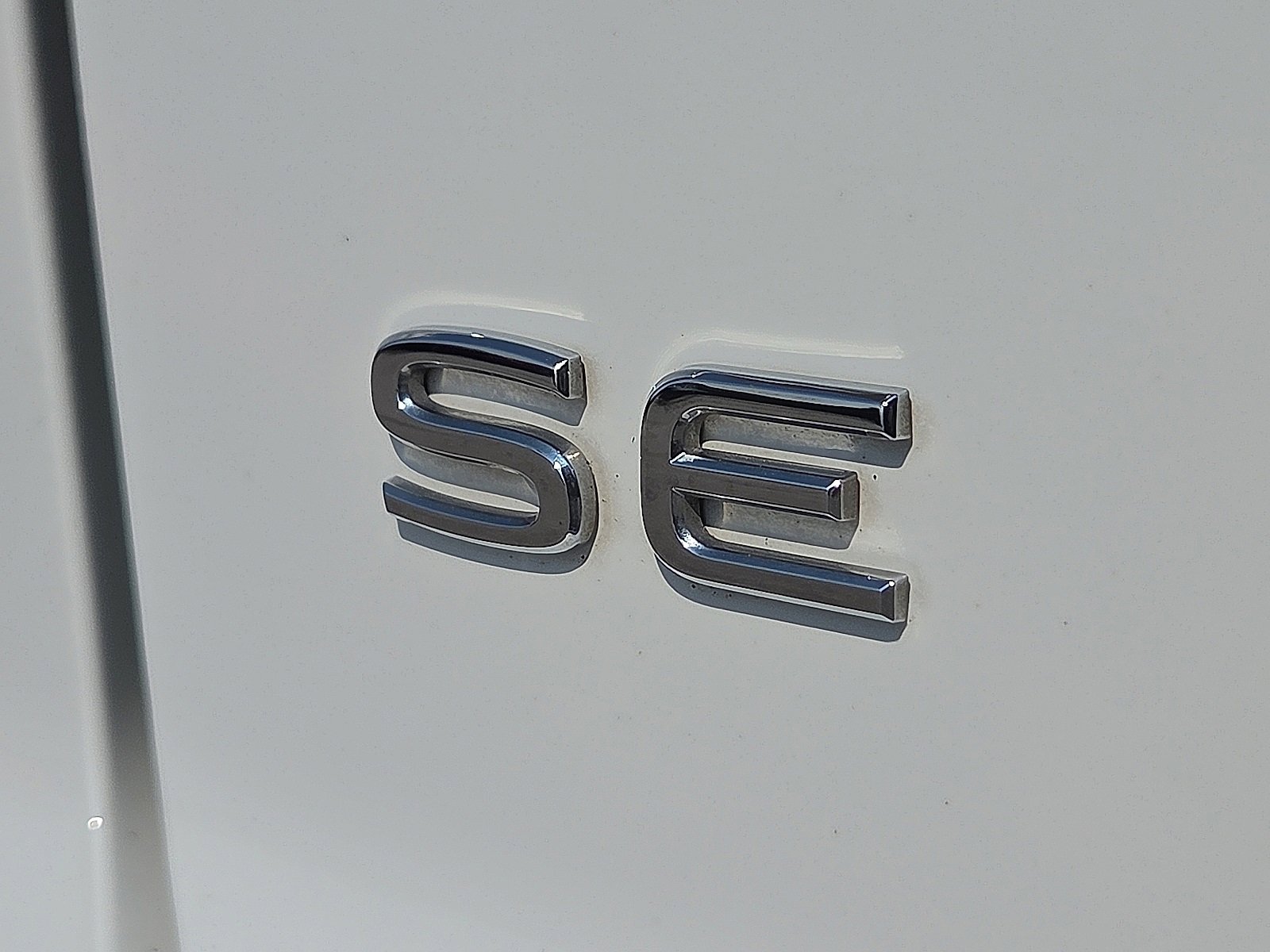 Used 2024 Volkswagen Atlas Cross Sport SE image 9