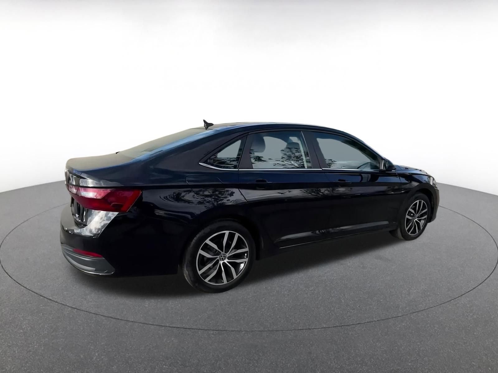 Used 2025 Volkswagen Jetta SE image 15