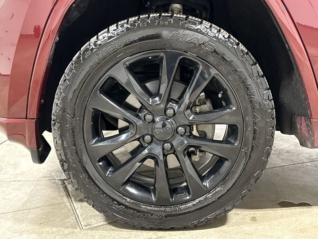 Used 2018 Jeep Grand Cherokee Altitude image 28