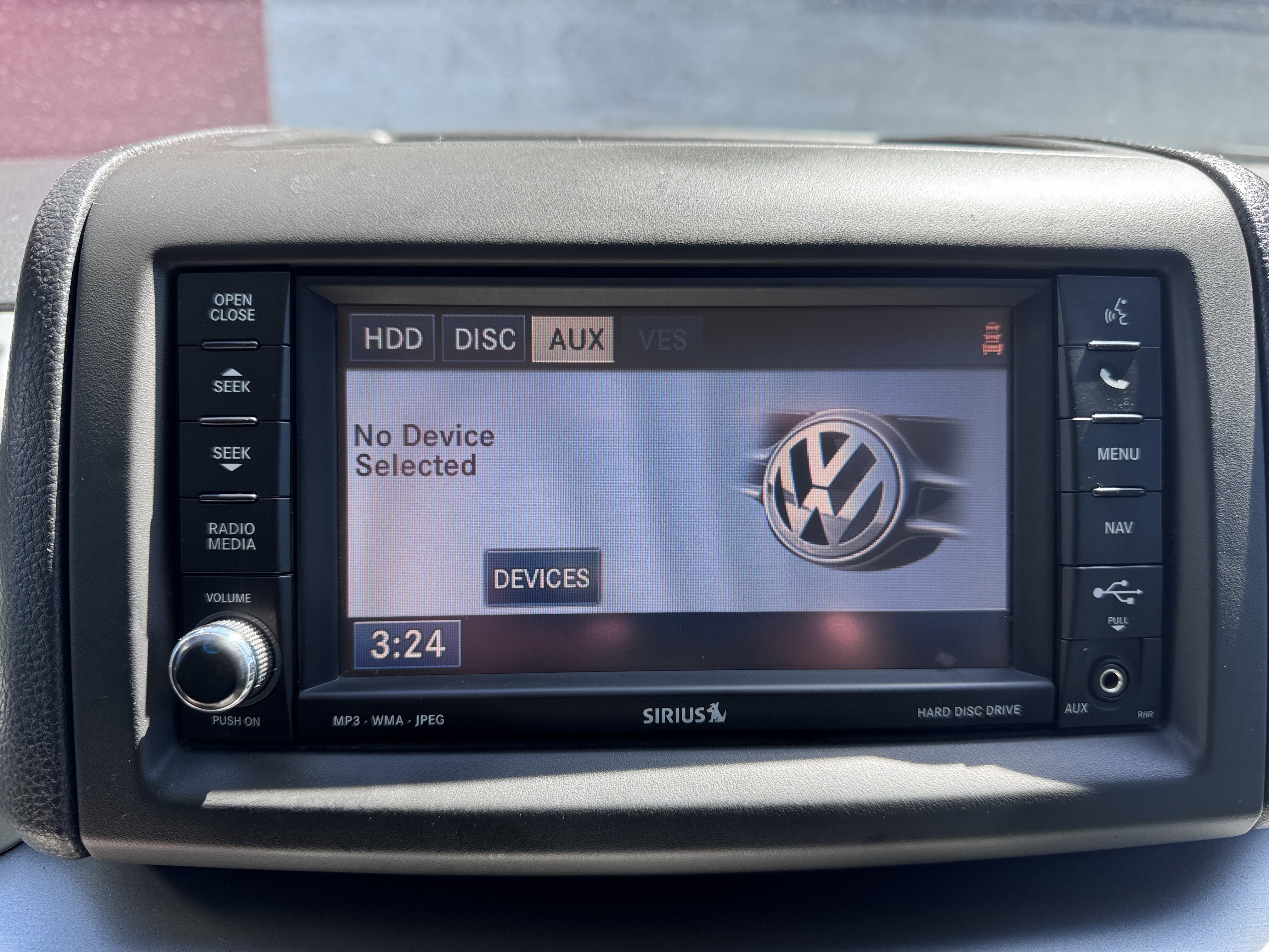 Used 2011 Volkswagen Routan SEL FWD image 24