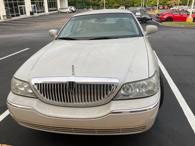 Used 2005 Lincoln Town Car Signature RWD image 11