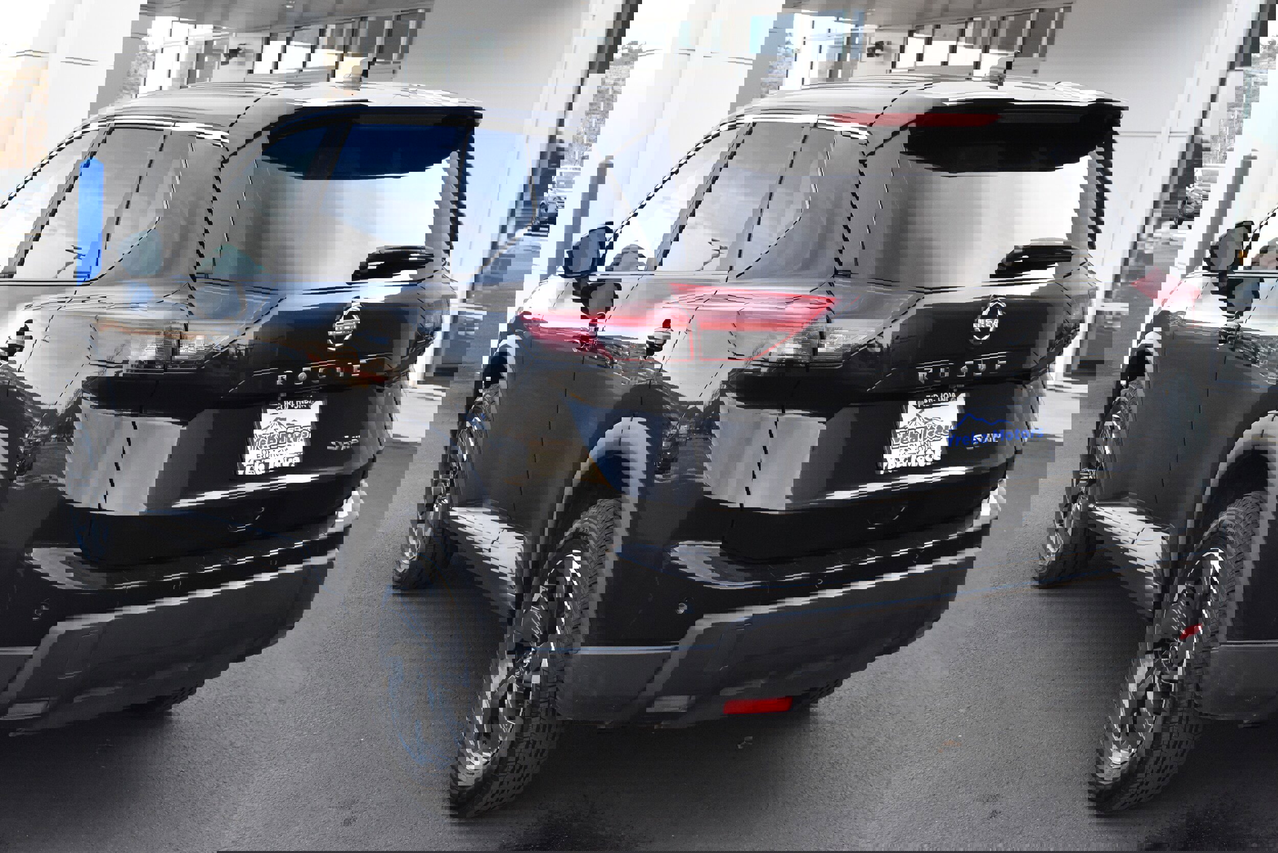 Used 2024 Nissan Rogue SV image 12