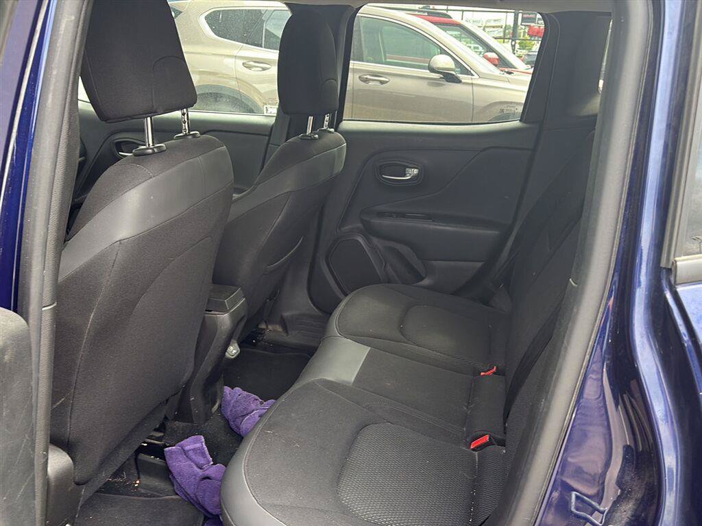 Used 2020 Jeep Renegade Altitude FWD image 13